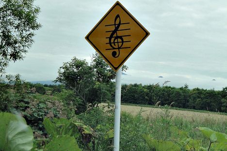 Safety through Singing with Musical Roads