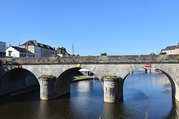 The Pont Mac Racken spans the Mayenne river in the town of Mayenne