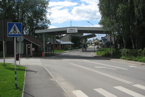Semināra iela/Sepa tänav border.