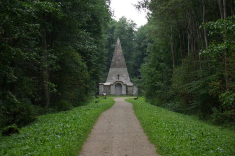 Path leading up to the Pyramid