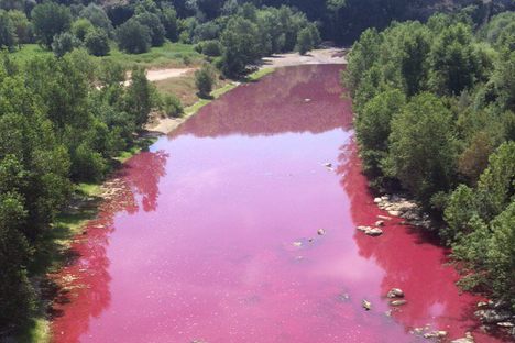 Why a River in France Turned Very, Very Red
