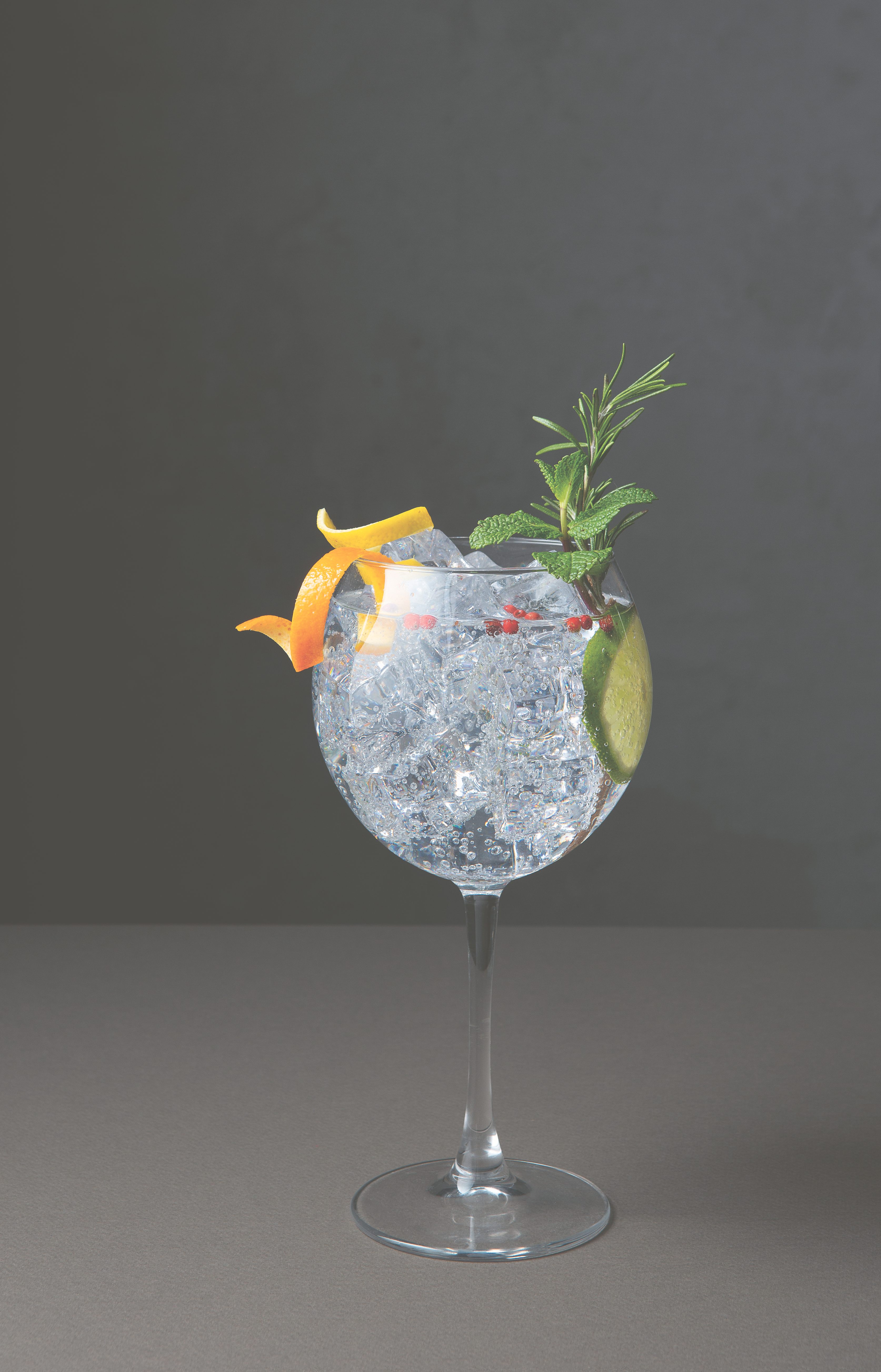Garnishes and glass set the Spanish Gin Tonic apart.