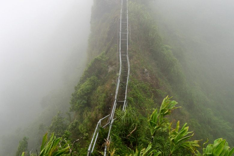 Ha'iku Stairs – Kaneohe, Hawaii - Atlas Obscura