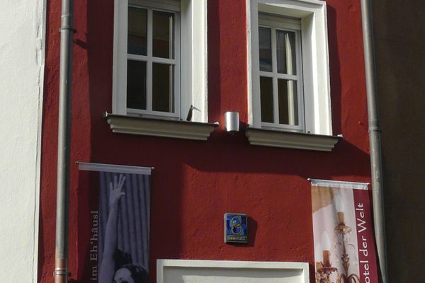 The incredibly narrow Eh’häusl.