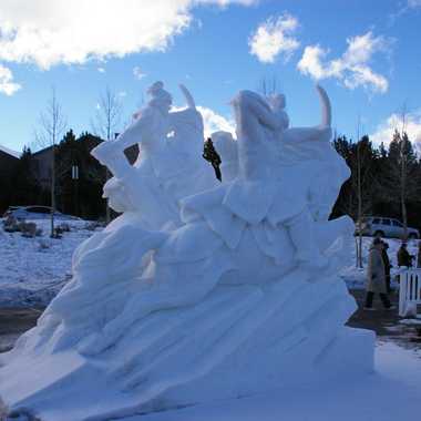 来自蒙古的团队在第一年创作的雕塑。