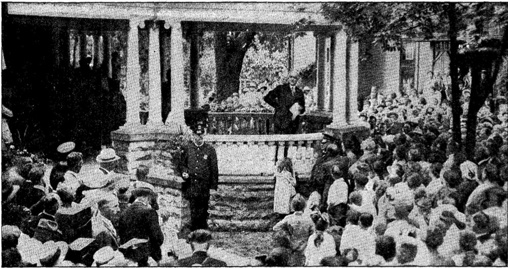 Harding accepts the Republican nomination from his front porch. (Photo: Library of Congress)