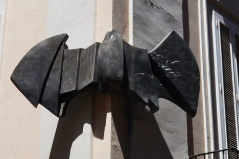 Nassio's bat in the corner of Calle&nbsp;del Miracle