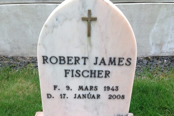 The grave of Bobby Fischer.