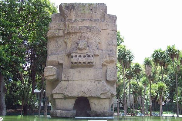 The colossal sculpture surrounded by his water pool.