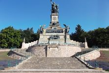 Front of the monument from the ground