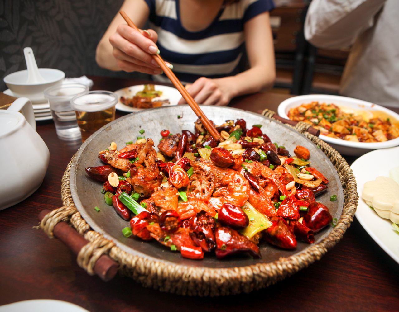 Does spicy food warm you up or cool you down?
