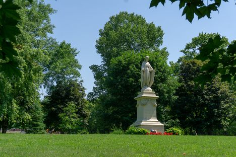 Notre-Dame-des-Neiges Cemetery