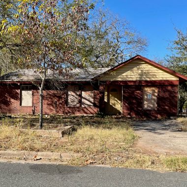 A condemned Onion Creek house awaiting demolition