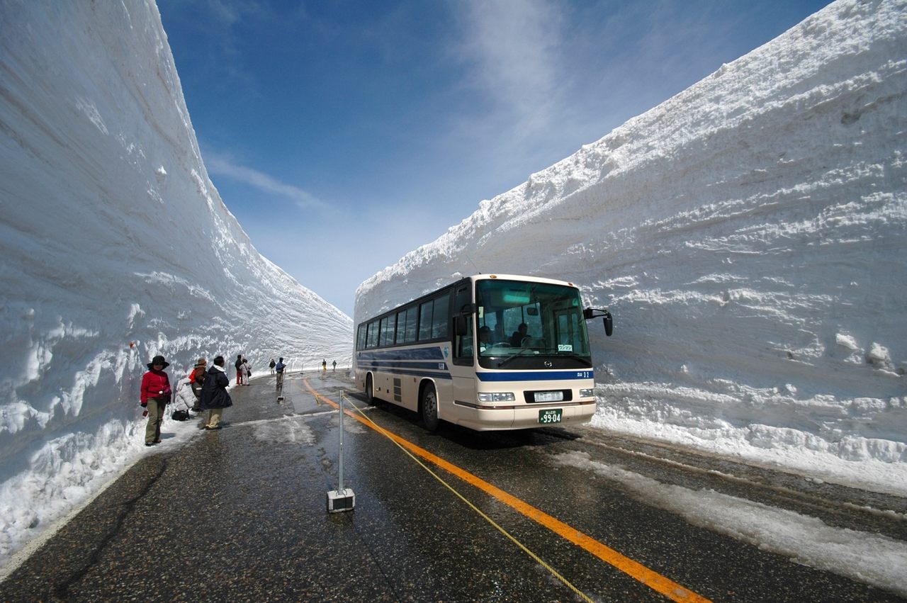The towering snow walls of Tateyama.