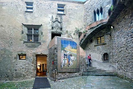 The Gala Dalí Castle