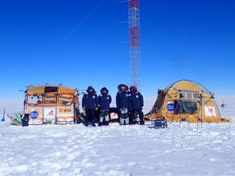 The expedition at Fuji Dome plateau.
