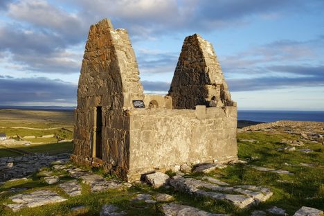 Teampall Bheanáin