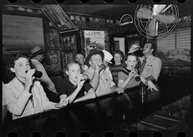 Men and women drinking together after the repeal of Prohibition in 1933. Photo by Russell Lee.