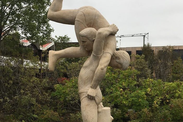 Geysir Glíma Statue.