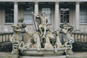 The Neptune Fountain in the Promenade, from the front