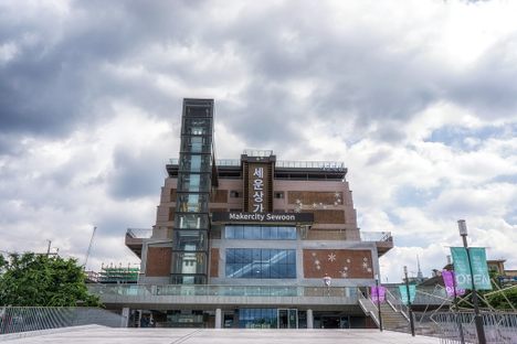 Sewoon Sangga's northern facade, which was recently redesigned.