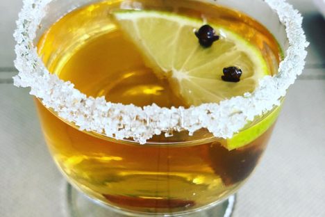 A canelazo made with citrus and cloves.