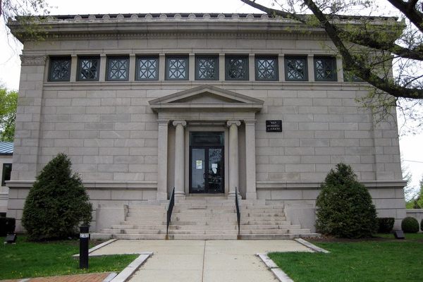 Franklin Public Library, front entrance. 