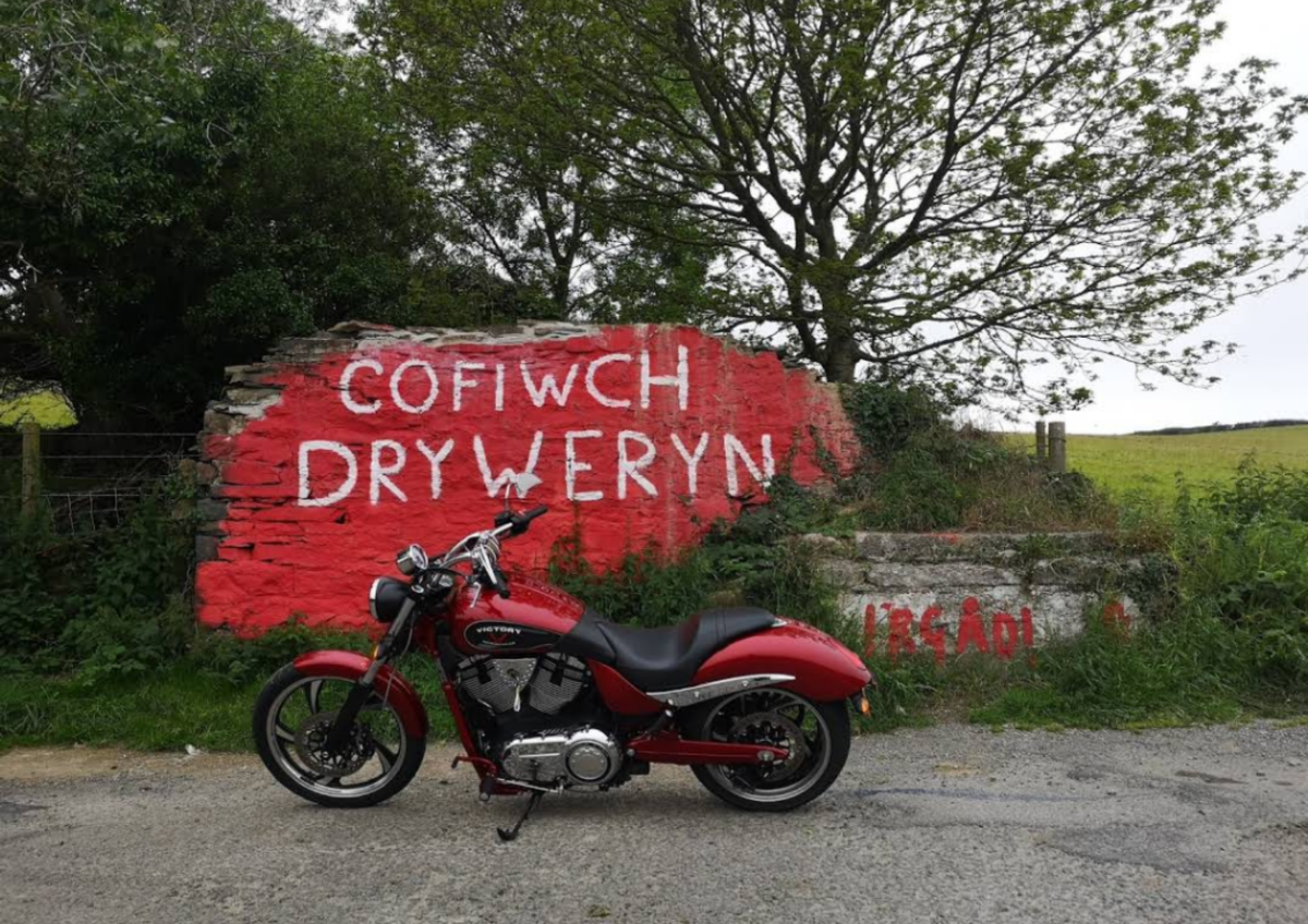 cofiwch-dryweryn-llanrhystud-wales-atlas-obscura