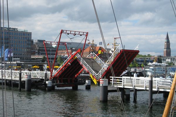 Hörnbrücke up