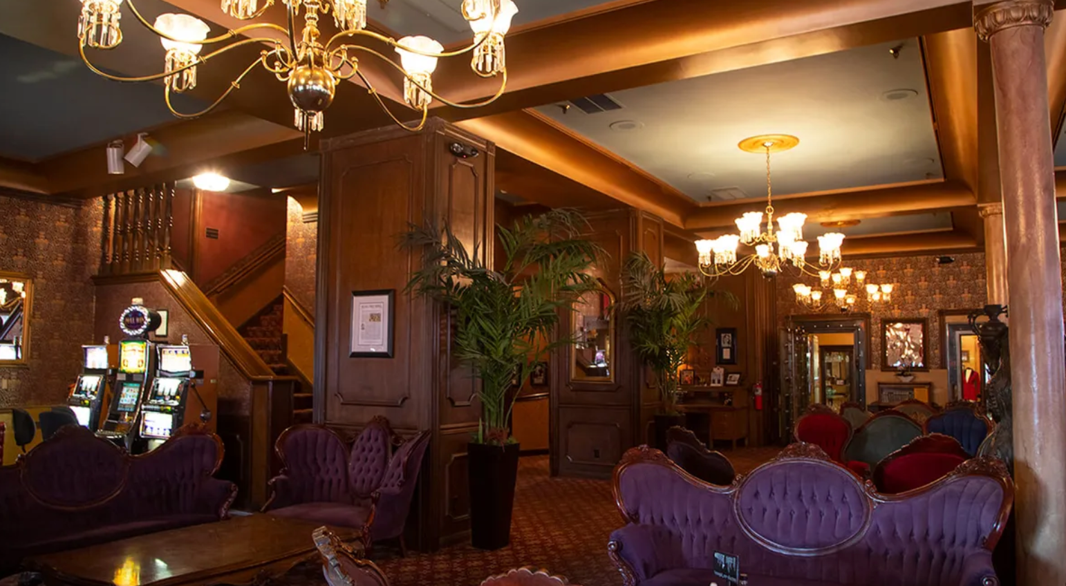 The stained-glass windows, lighting fixtures, and the majority of the lobby’s furnishings are said to be the originals.