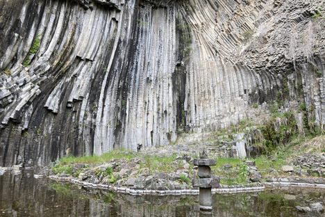 Seiryudo Cave – named after Seiryu, the Azure Dragon, this cave features deep vertical columns surrounded by dense vegetation.