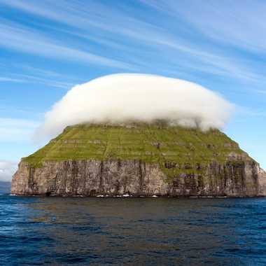 Lítla Dímun and its cloud.