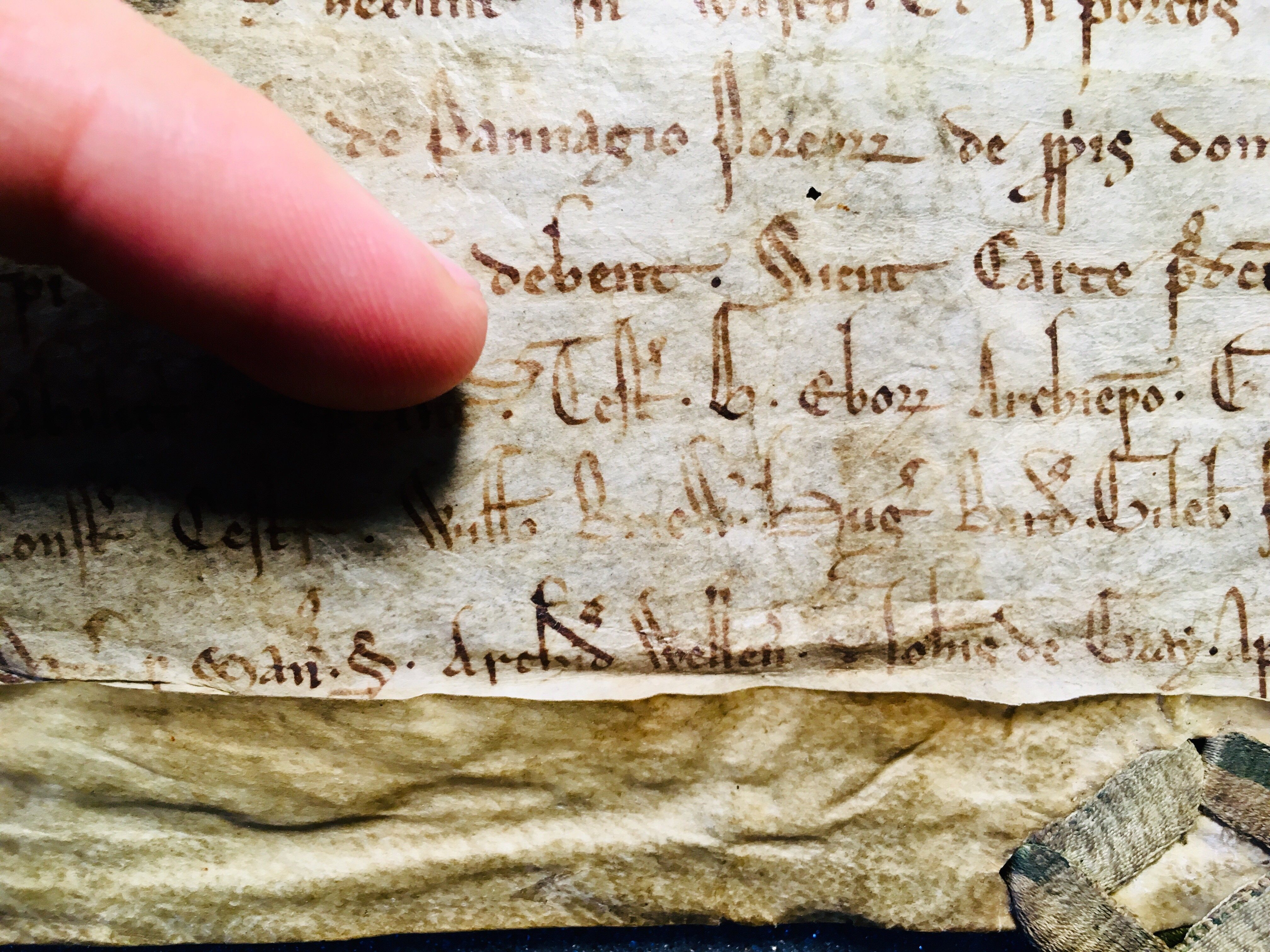 The telltale "court hand" that indicates the official nature of the document.