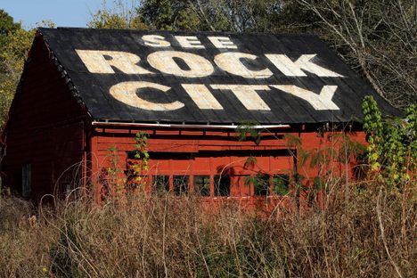 At the height of the advertising campaign in the 1930s, there were  900 barns in 19 states—from Michigan to Texas—announcing the wonders of Rock City. Today there are about 70.