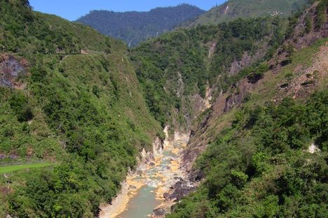 The sulfur-stained Pasil river at Mount Binulunan