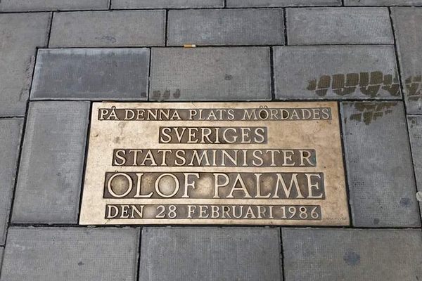 Memorial plaque at the place of the assassination.