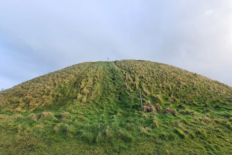 The steep sided mottehill
