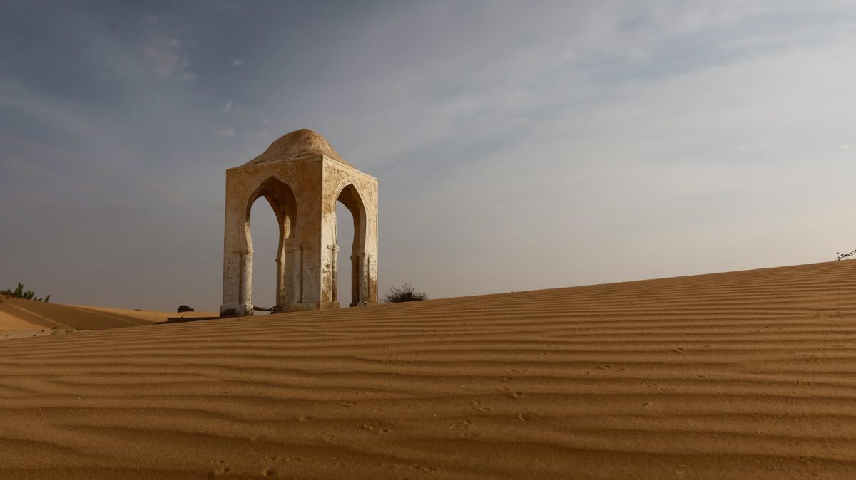 The simple monument in the desert was claimed as a symbol of Mauritanian resistance.