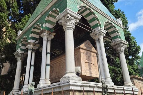 Tombs of the Glossators