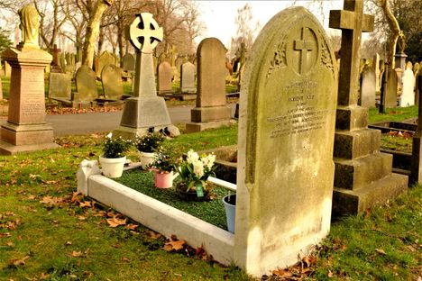 The flip side of Robert Crawford Jr.’s recently reused grave. 