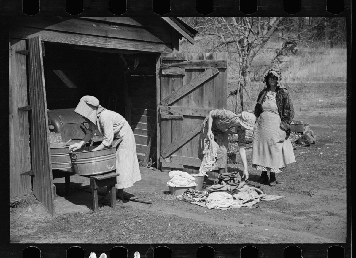 <em>Women washing clothes, Crabtree Recreational Project, near Raleigh, North Carolina.</em>