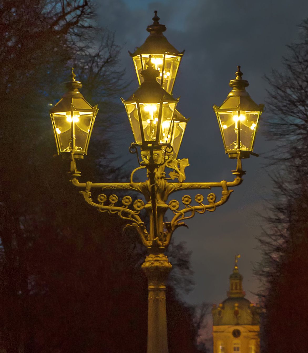  “Considering gas lights from a technological point of view, there’s no reason to keep them on the streets, they belong in a museum,” says Stephan Völker, a light technology expert.