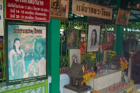 Mae Nak Phra Khanong shrine at Wat Mahabut.