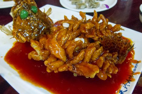 The squirrel-shaped fish, ready to be eaten.