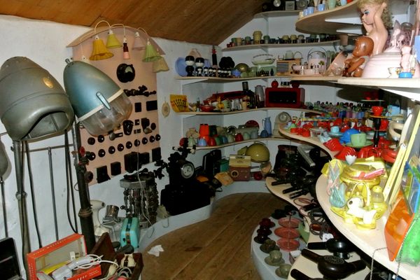Interior of the Bakelite Museum.