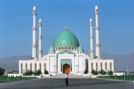 The Saparmurat Haji Mosque was built near the heroic Geok Tepe Fortress.