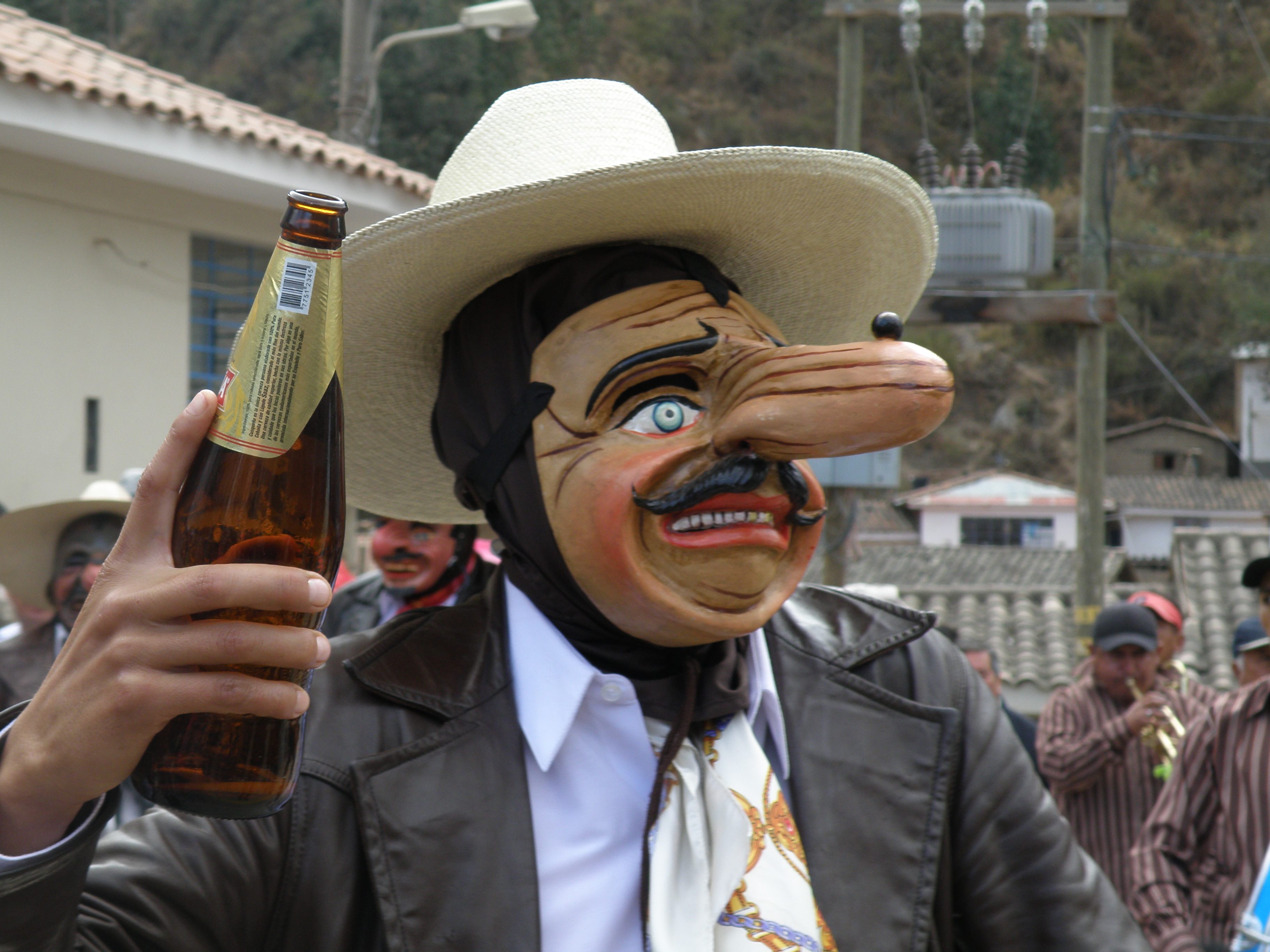 The majeño represent merchants who come to sell alcohol and spirits to Paucartambo. They enter on horses and are always seen with a drink on their hand. 