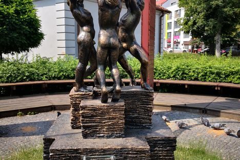 Wikipedia Monument.