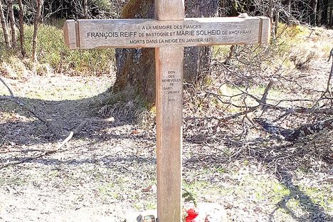 "La Croix des Fiancés" (The Fiancés Cross)