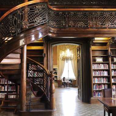 Reading room in the Ervin Szabo Library